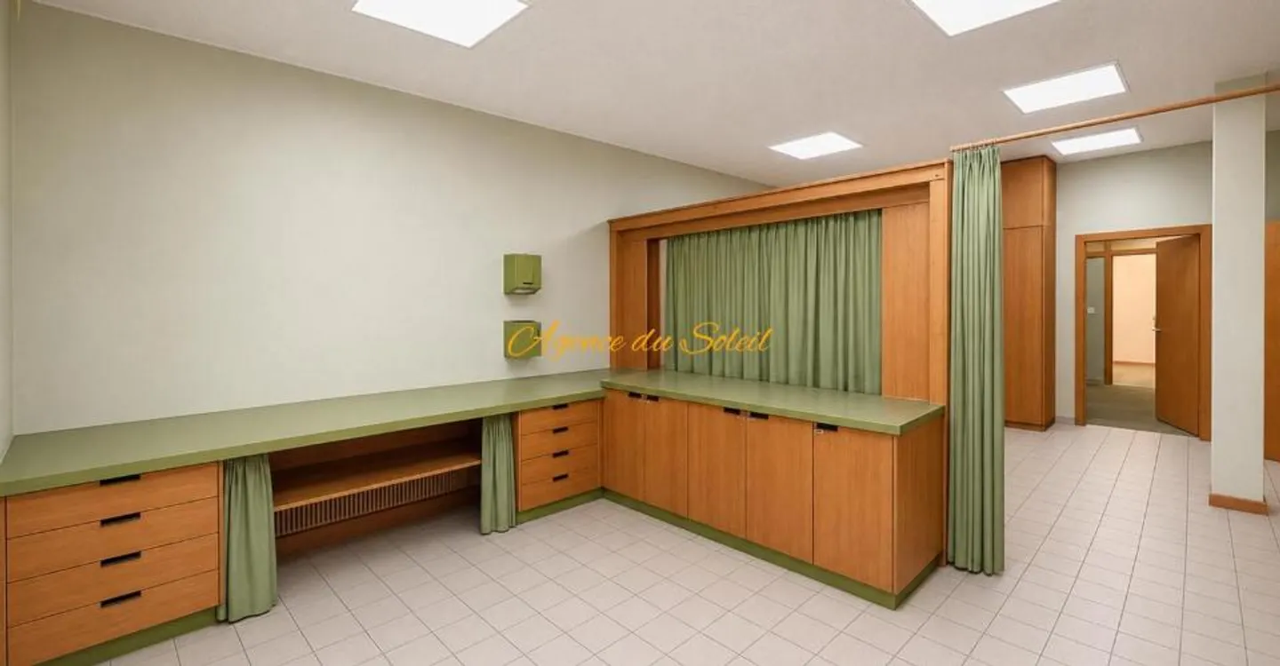 Posizione molto ricercata! Spazioso locale commerciale di 228 m² all'interno della stazione! - Foto 1 di 3