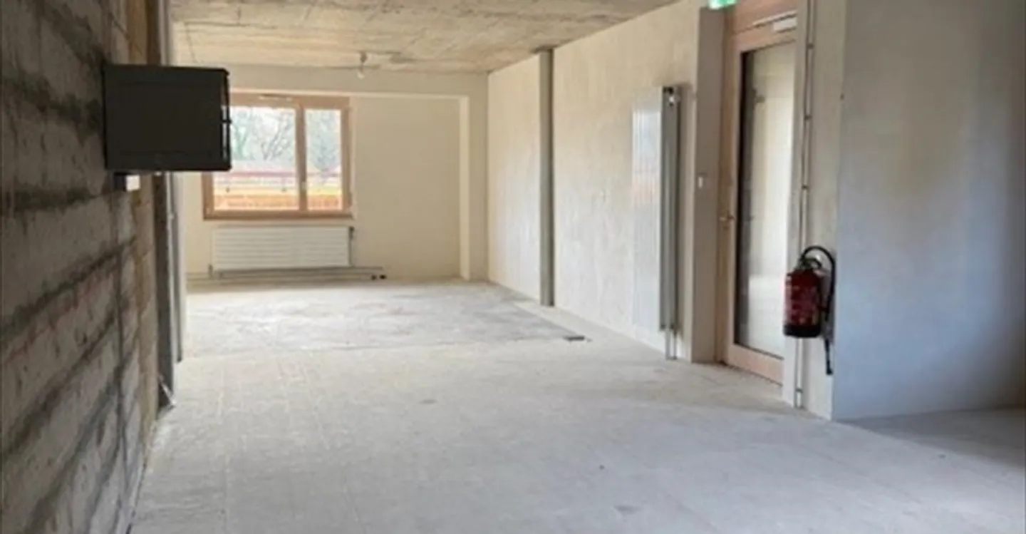 Office space for rent - Photo 1 of 7