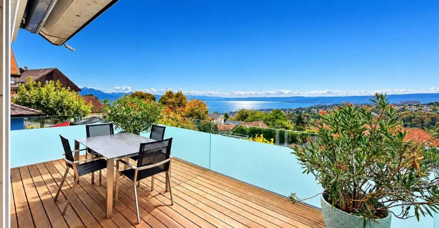 The Elegance of a Sumptuous Duplex with a View - Photo 2 of 13
