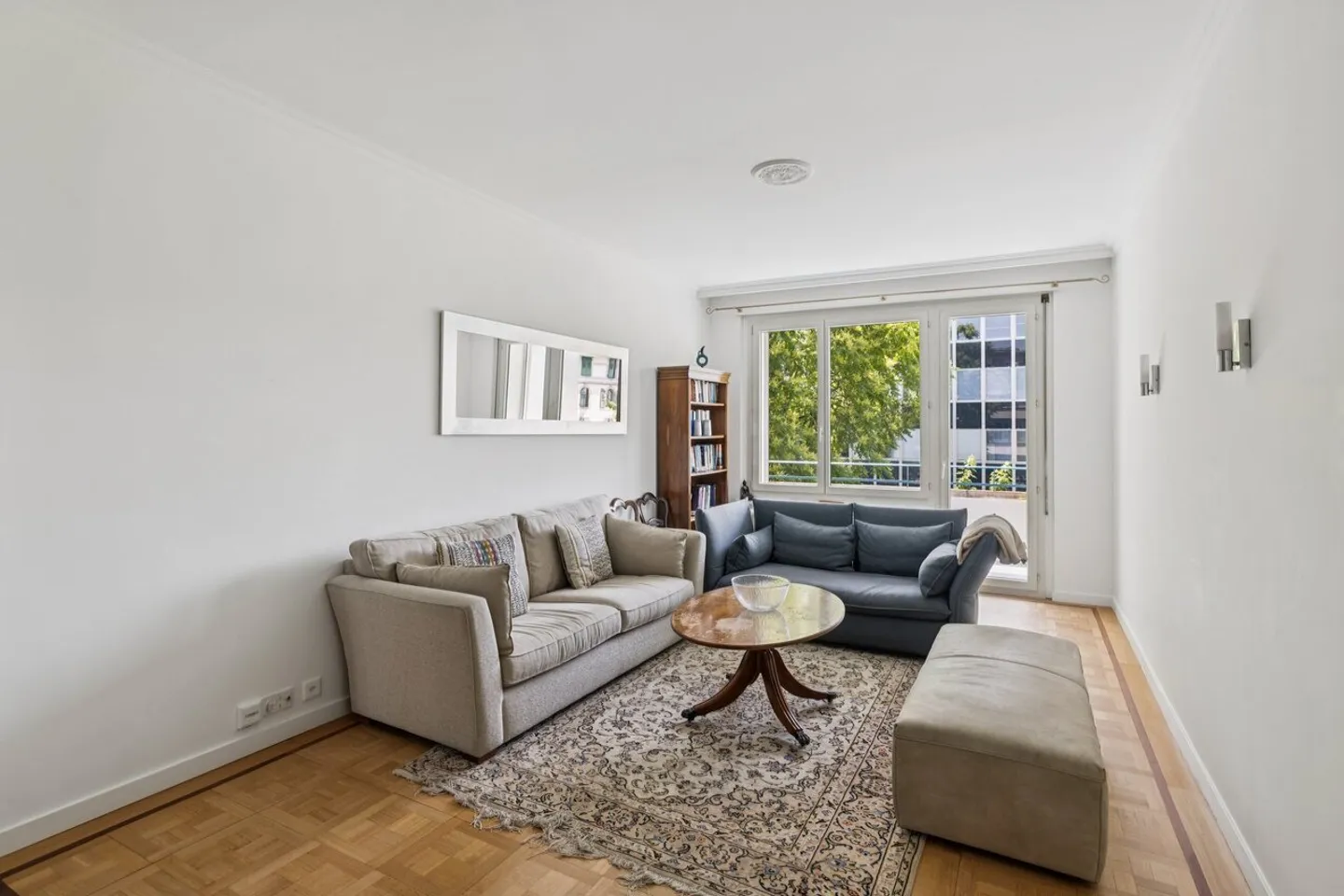 Renovated apartment in a high-end residence - Photo 3 of 12