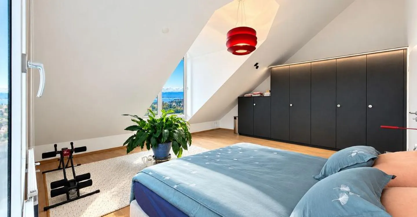 The Elegance of a Sumptuous Duplex with a View - Photo 10 of 13