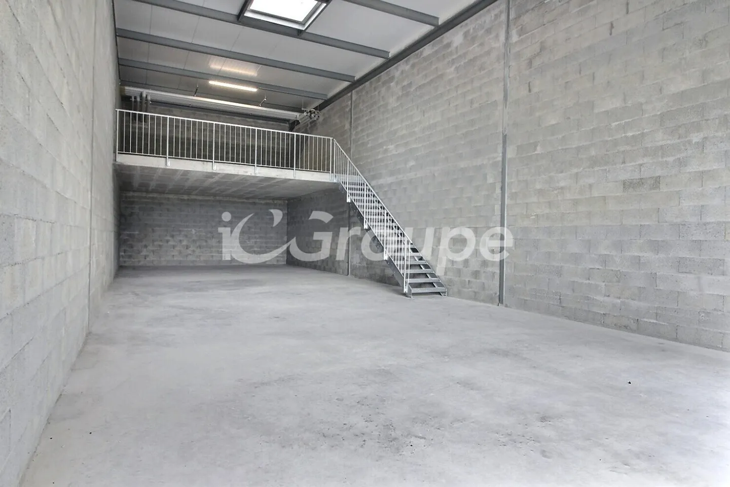 Small Storage Box 143.1 m² / Workshop in Saxon | Available Immediately - Photo 1 of 10