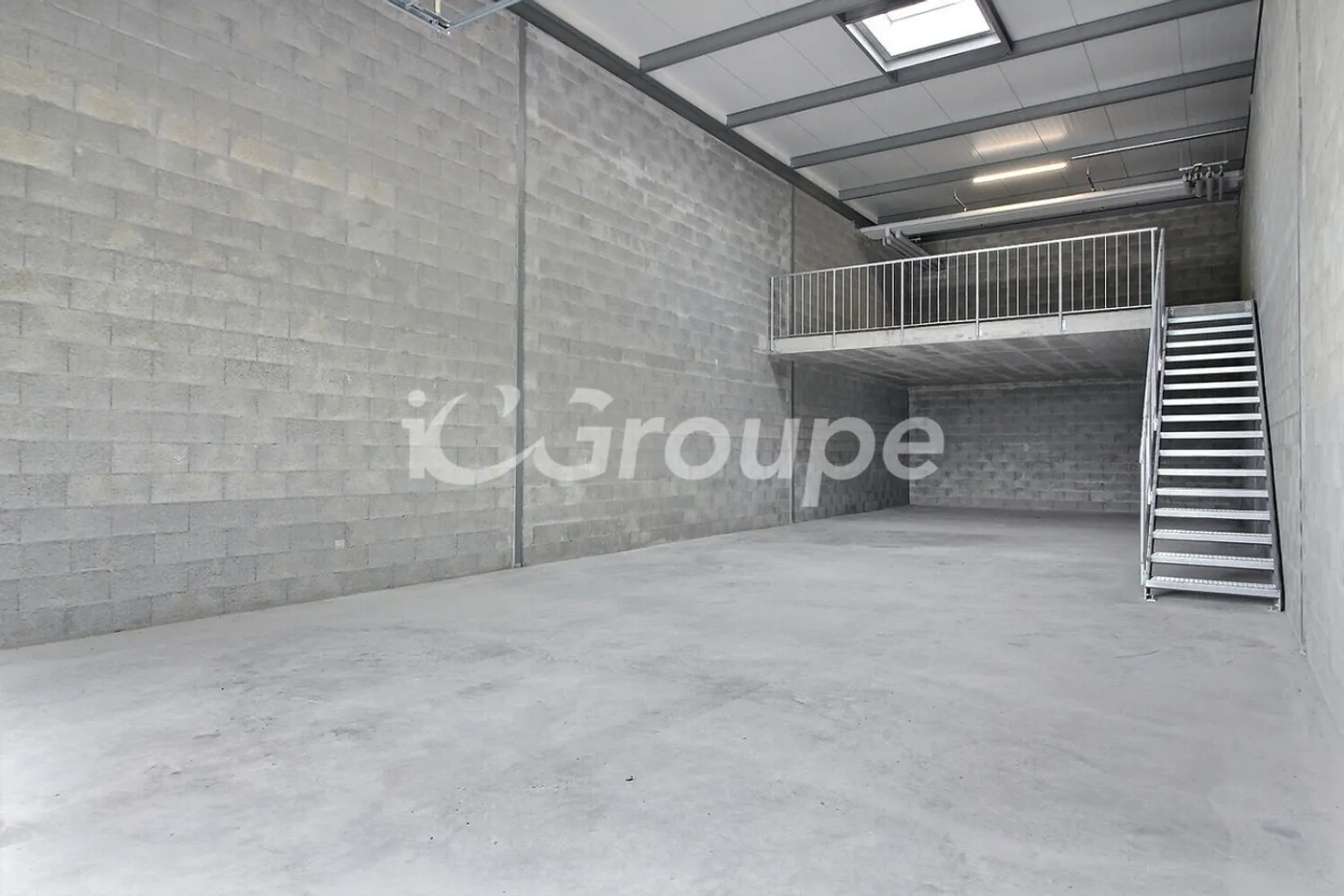 Small Storage Box 143.1 m² / Workshop in Saxon | Available Immediately - Photo 3 of 10