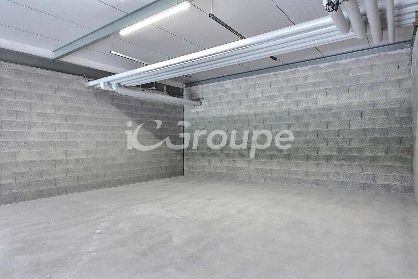 Small Storage Box 143.1 m² / Workshop in Saxon | Available Immediately - Photo 4 of 10