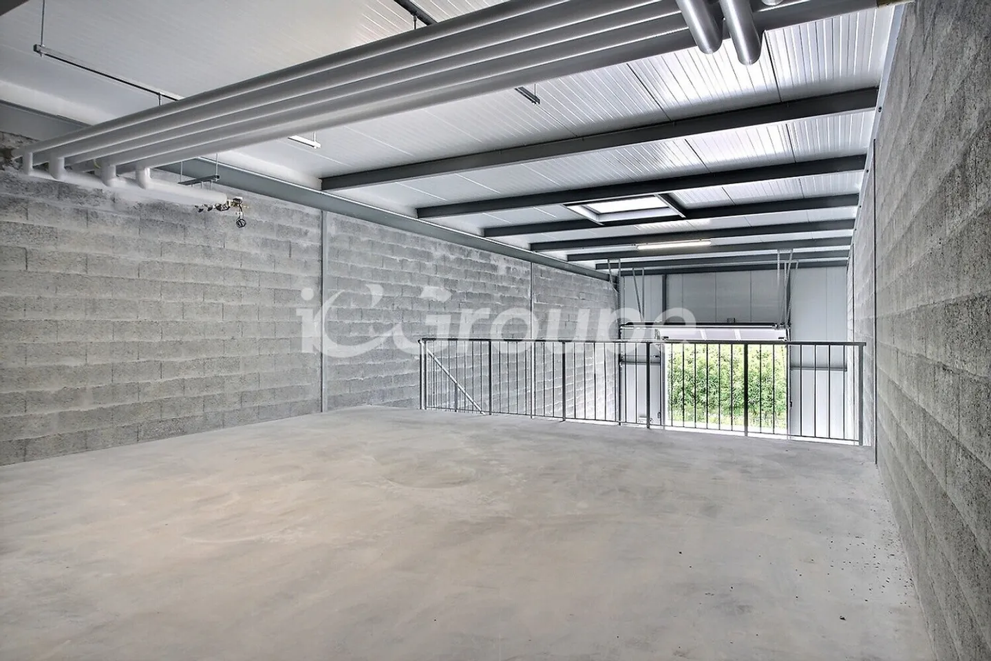 Small Storage Box 143.1 m² / Workshop in Saxon | Available Immediately - Photo 7 of 10