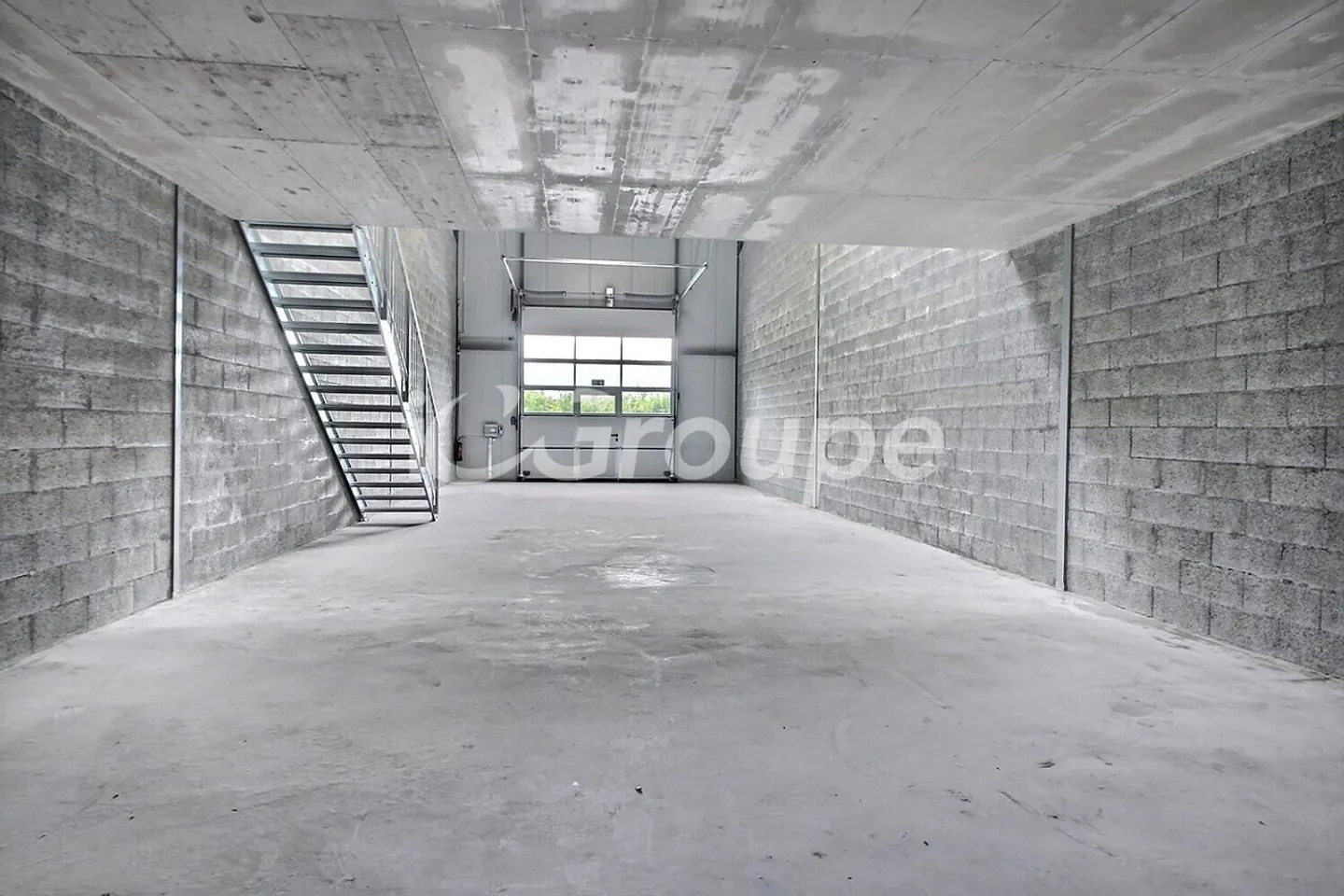Small Storage Box 143.1 m² / Workshop in Saxon | Available Immediately - Photo 9 of 10