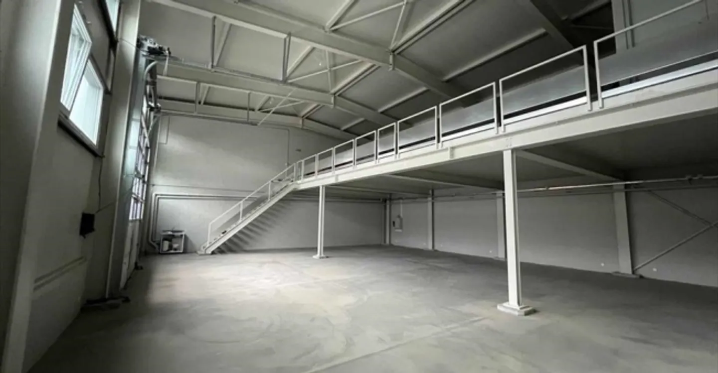 Spazio Ufficio e Magazzino Versatile - Foto 1 di 9