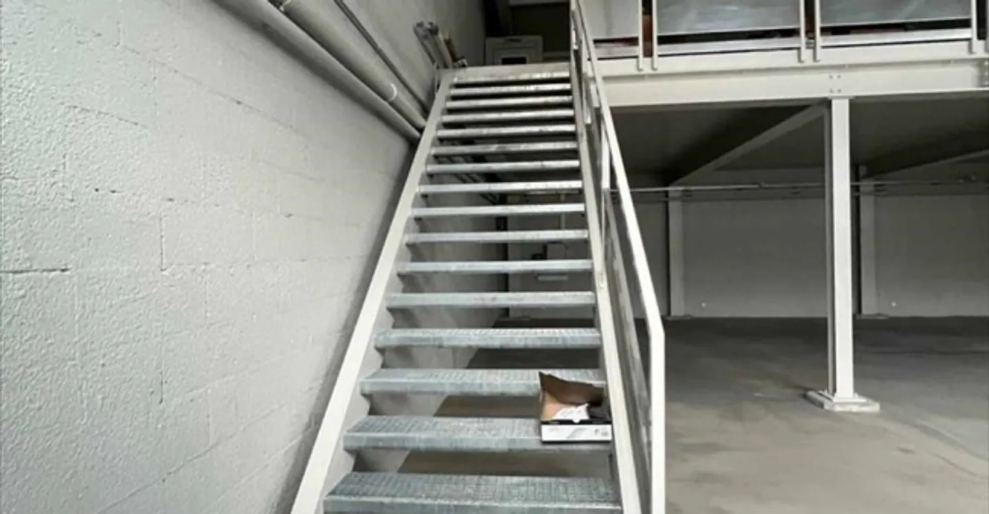 Spazio Ufficio e Magazzino Versatile - Foto 7 di 9