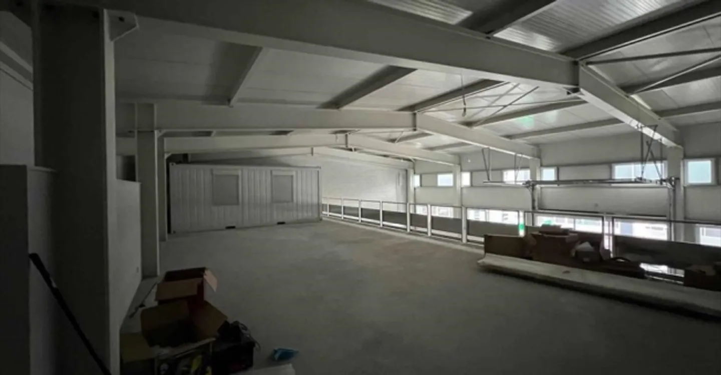 Spazio Ufficio e Magazzino Versatile - Foto 8 di 9