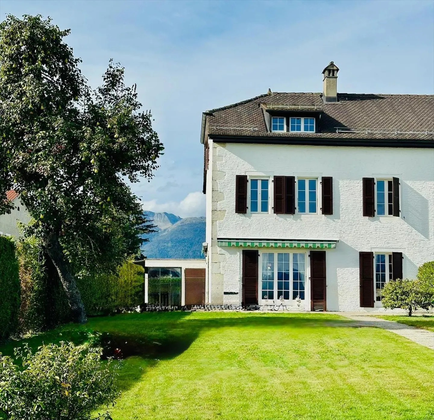 „Wunderschönes renoviertes Familienhaus in Collex-Bossy – Charme und außergewöhnlicher Blick“ - Foto 1 von 13