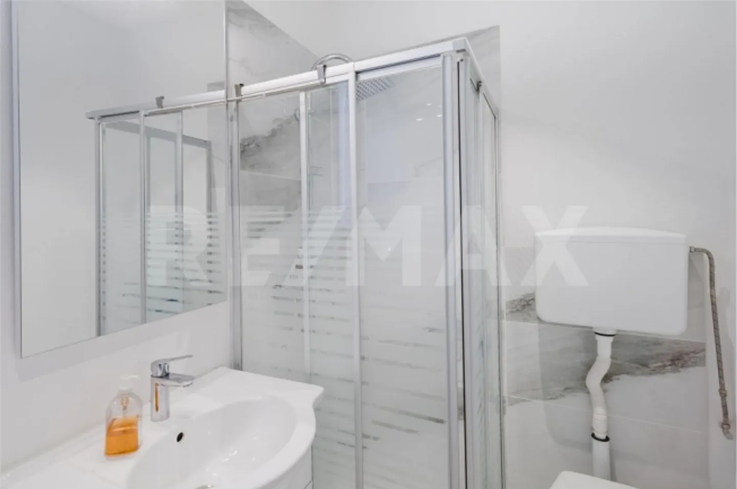 Casa unifamiliare o bifamiliare: una proprietà, molte possibilità - Foto 10 di 13