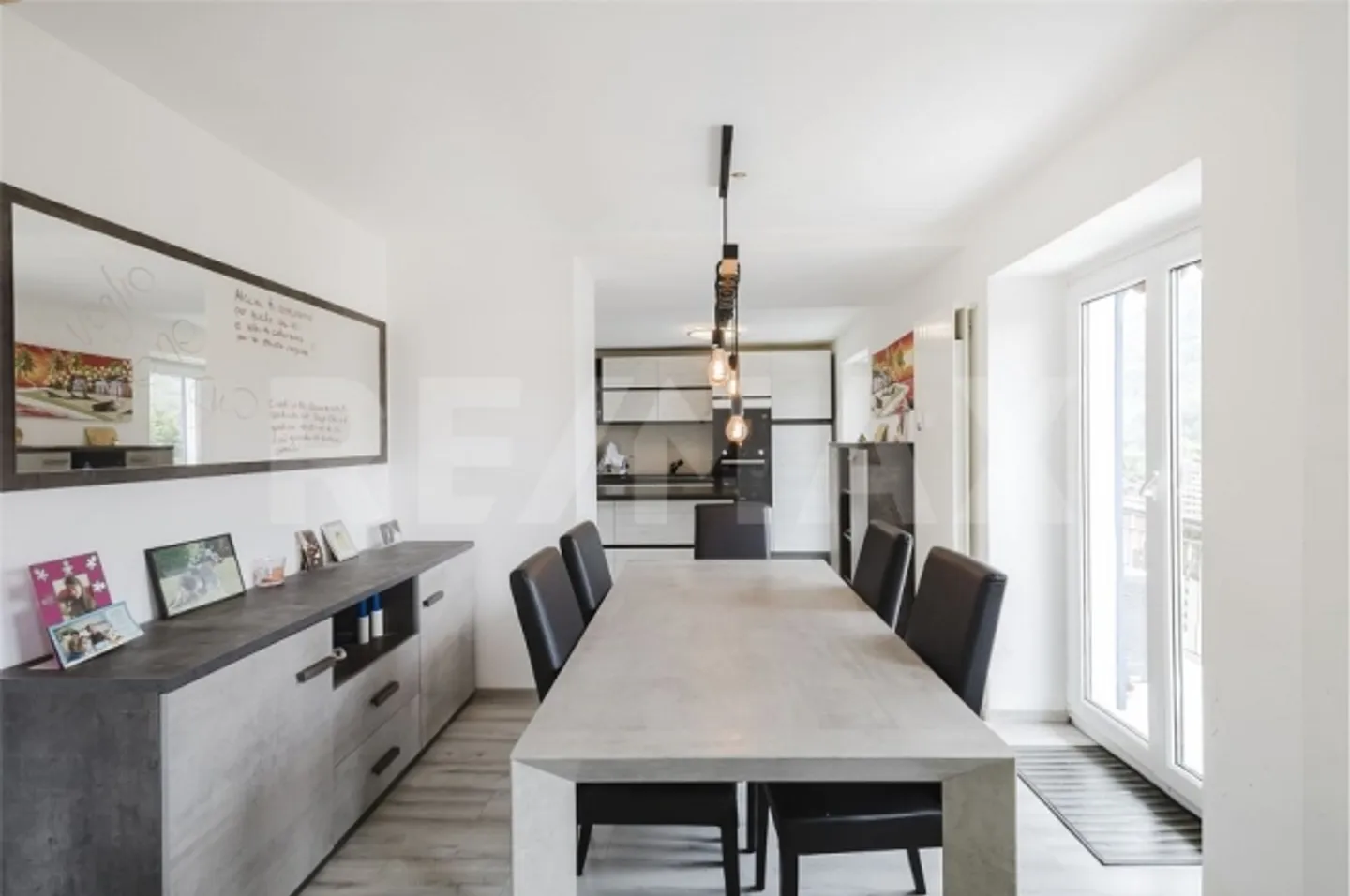 Casa unifamiliare o bifamiliare: una proprietà, molte possibilità - Foto 12 di 13