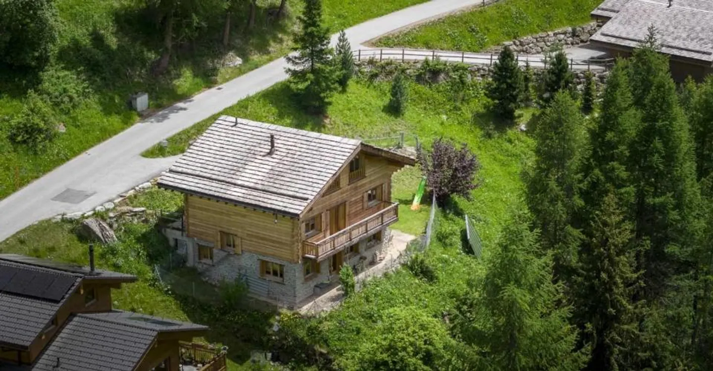 Chalet Evêque ? Un Havre ensoleillé face aux Sommets - Foto 3 di 11