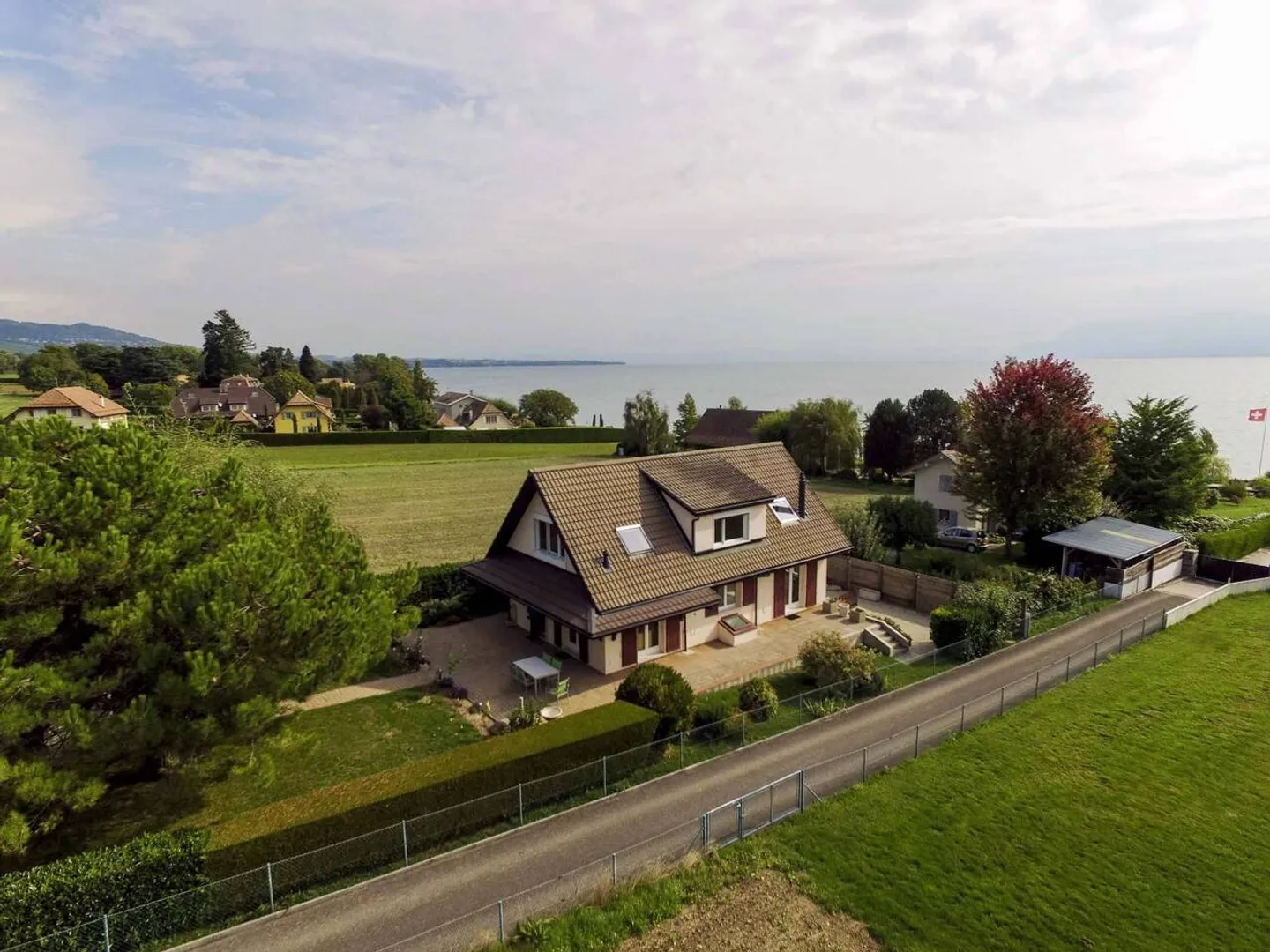 Charming detached villa with 7.5 rooms on two levels - Photo 1 of 7