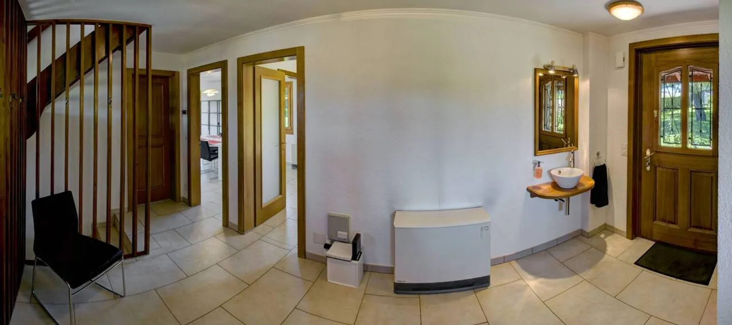 Charming detached villa with 7.5 rooms on two levels - Photo 3 of 7