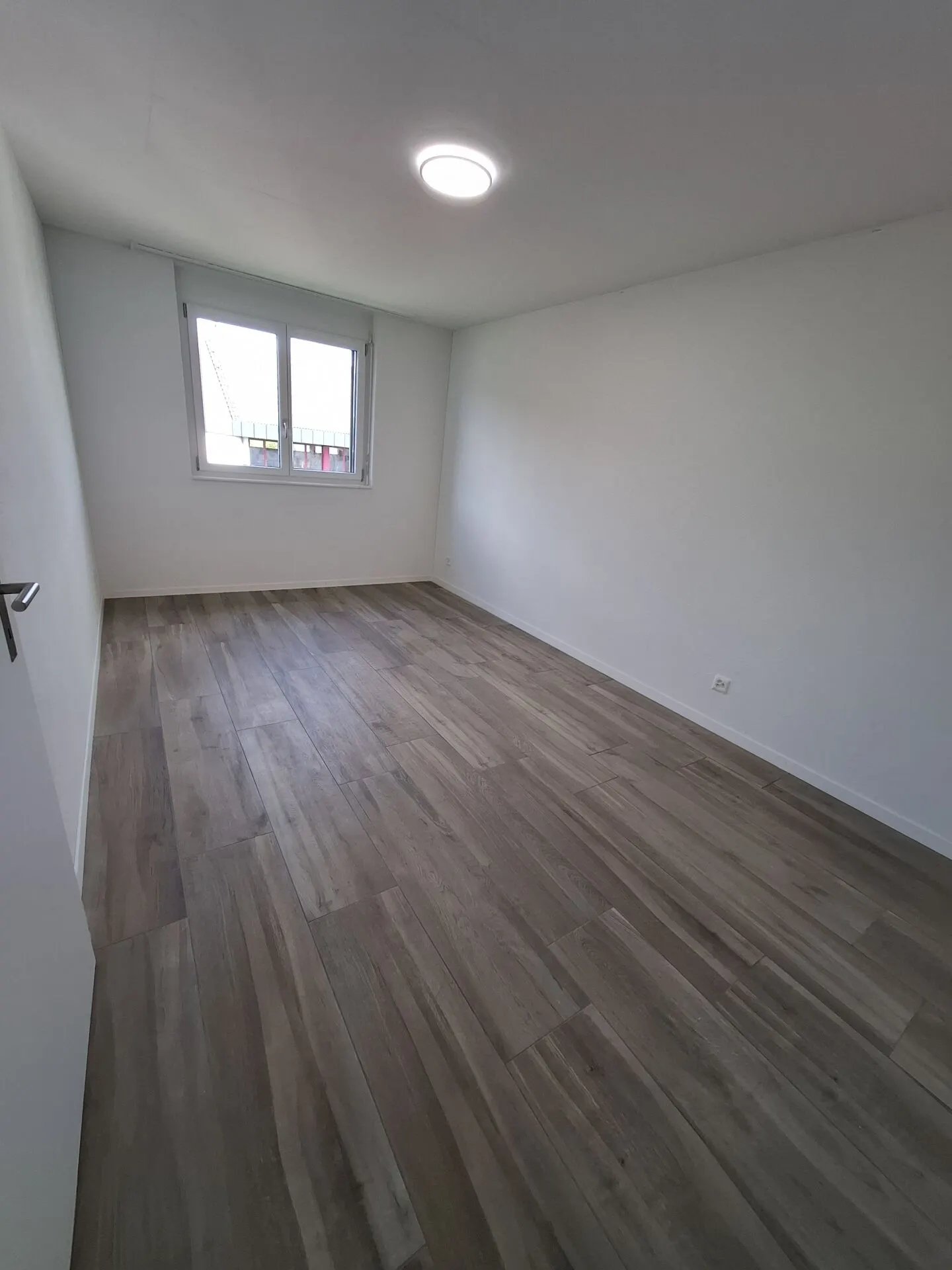 2.5 room penthouse apartment in a new building with a large terrace of 52 m², second rental - Photo 8 of 11