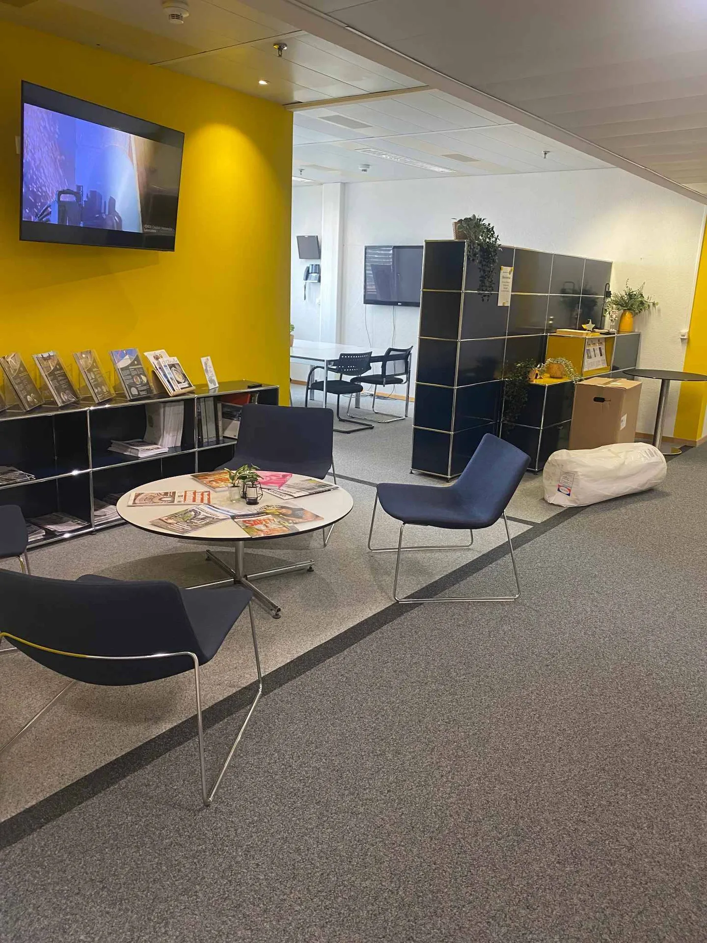 Modern Office Space in Meyrin - Photo 2 of 5