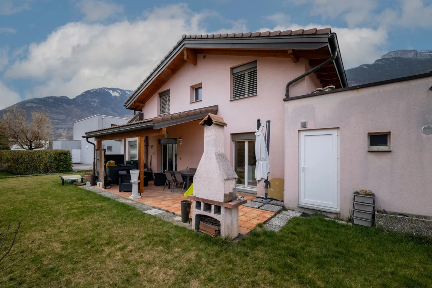 Villa a schiera a Vétroz - Foto 1 di 8