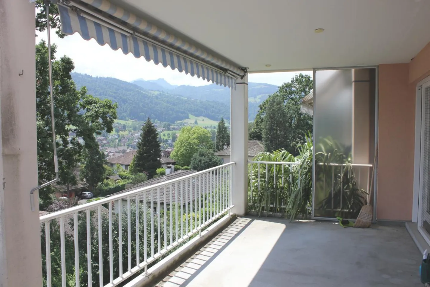 Appartamento ristrutturato di 3,5 locali con vista panoramica - Foto 3 di 22