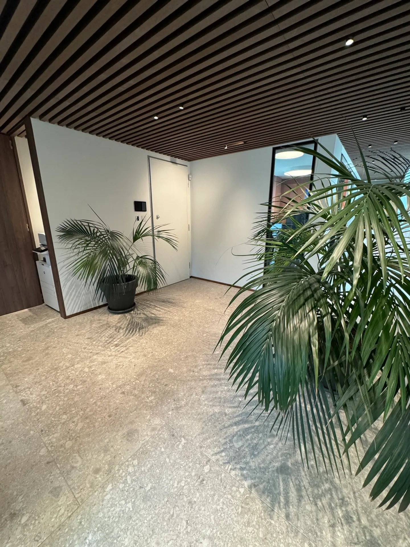 Office space for rent - Photo 6 of 7