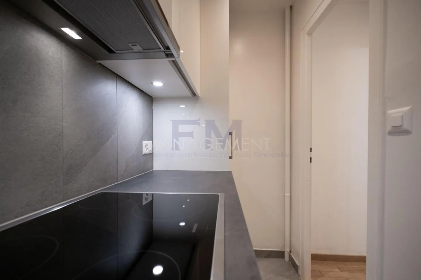 Riva sinistra, passeggiata, 1 camera al 1° piano, ca. 23m2 - Foto 2 di 10