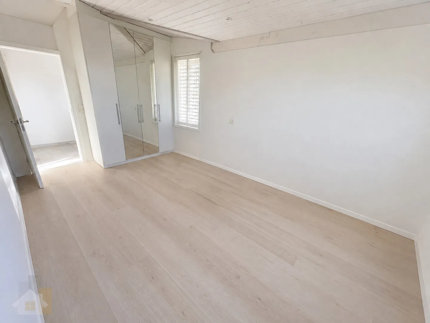 Penthouse apartment with 230 m2 terrace, private lift and lake view - Photo 12 of 15
