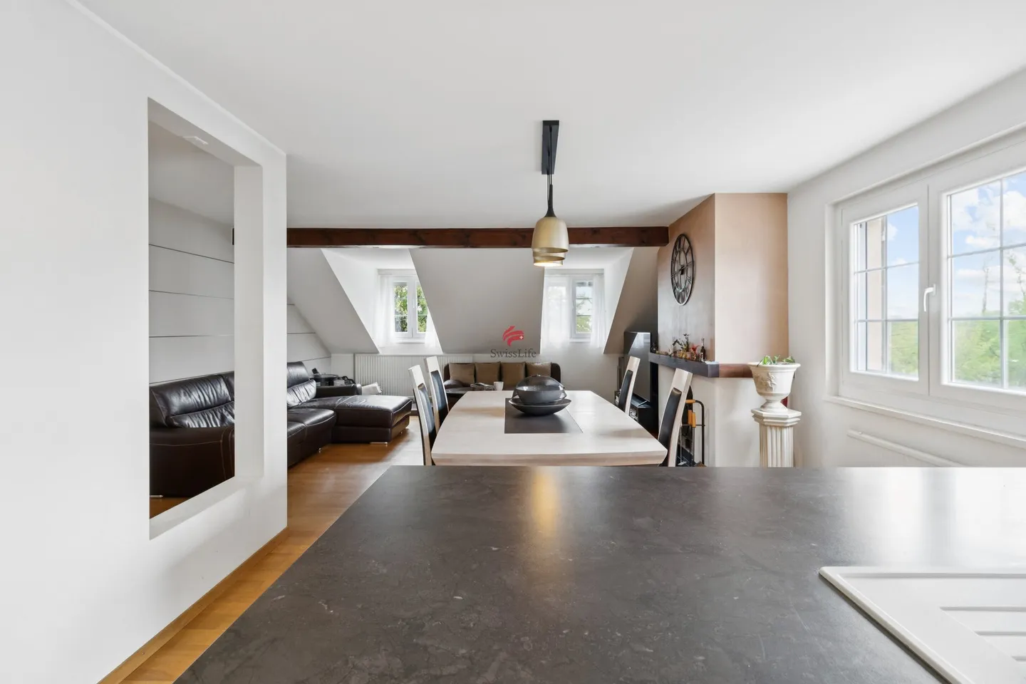 Dans le grenier avec caractère : appartement de 4,5 pièces de qualité - Photo 4 sur 10