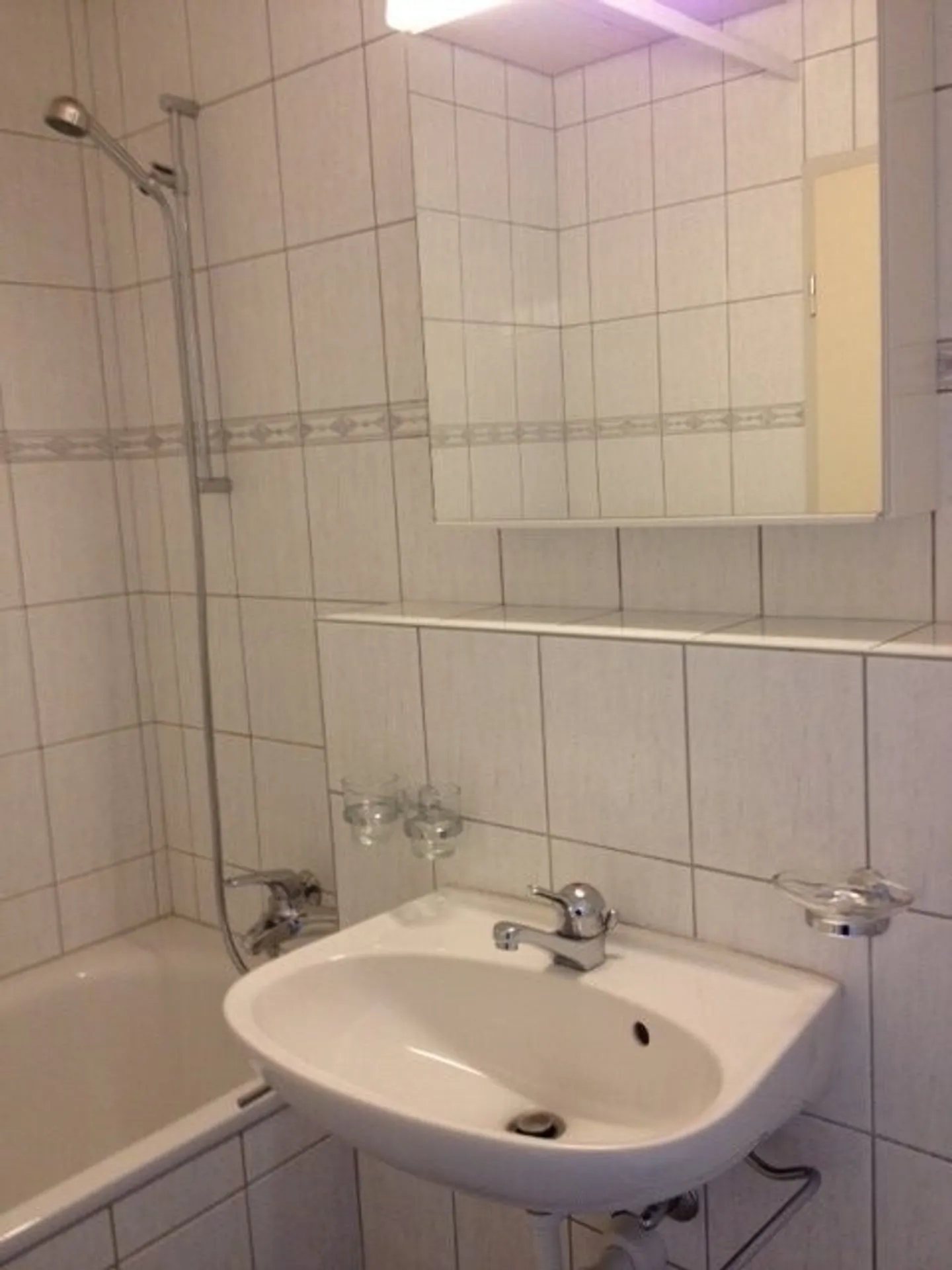 Small jewel seeks resident - Photo 5 of 5