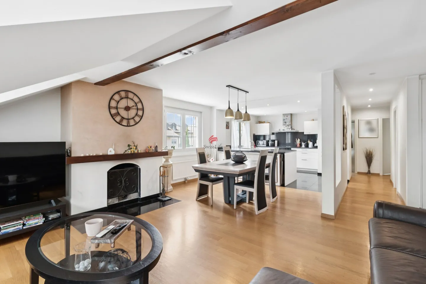 Dans le grenier avec caractère : appartement de 4,5 pièces de qualité - Photo 2 sur 10