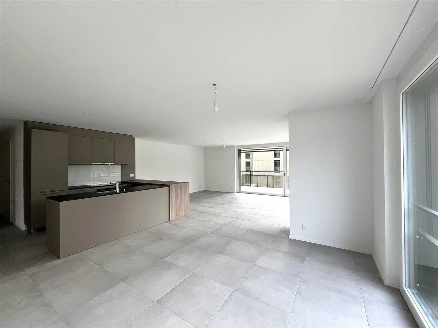 05600 - Appart. 4½ locali - IMP. CHAMP-RIOND 16 - MATRAN - Foto 1 di 10