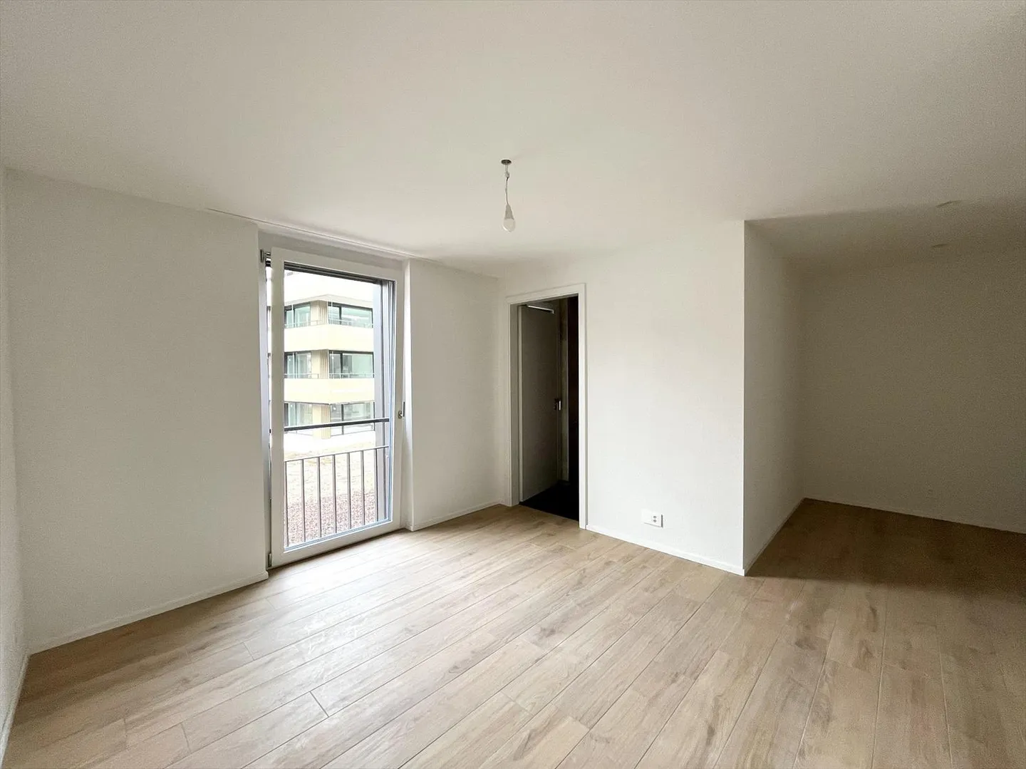 05600 - Appart. 4½ locali - IMP. CHAMP-RIOND 16 - MATRAN - Foto 5 di 10