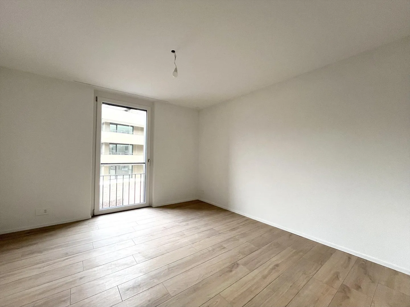 05600 - Appart. 4½ locali - IMP. CHAMP-RIOND 16 - MATRAN - Foto 6 di 10