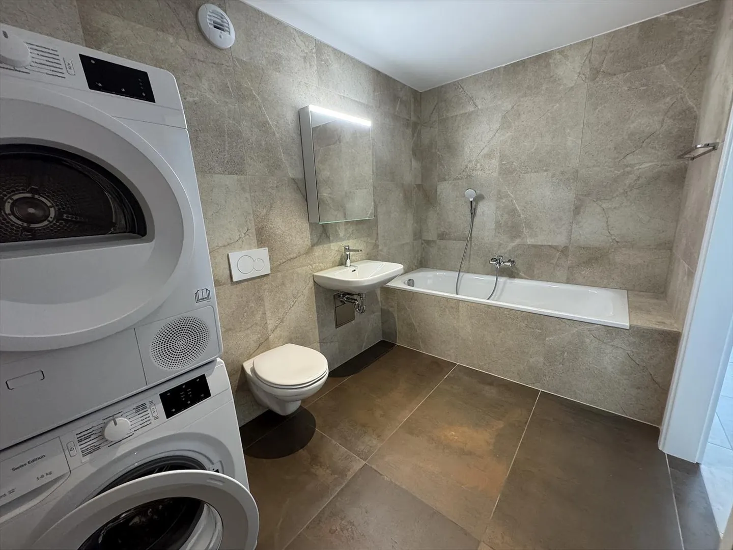 05600 - Appart. 4½ locali - IMP. CHAMP-RIOND 16 - MATRAN - Foto 8 di 10