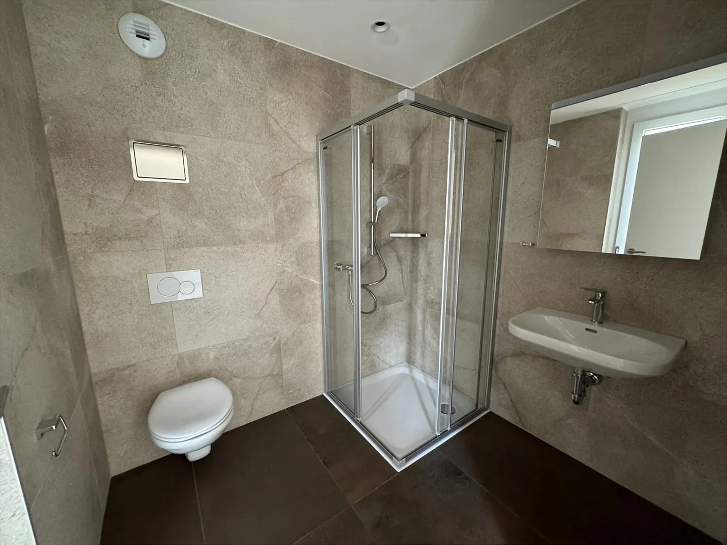 05600 - Appart. 4½ locali - IMP. CHAMP-RIOND 16 - MATRAN - Foto 9 di 10