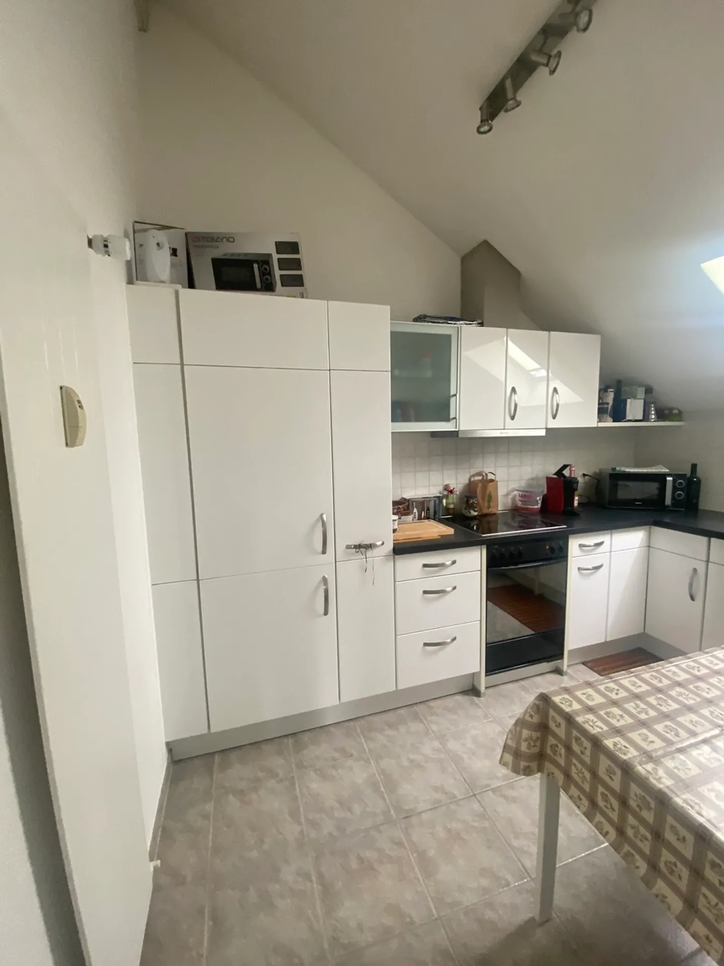 Ampio appartamento di 3,5 stanze in posizione centrale - Foto 5 di 10