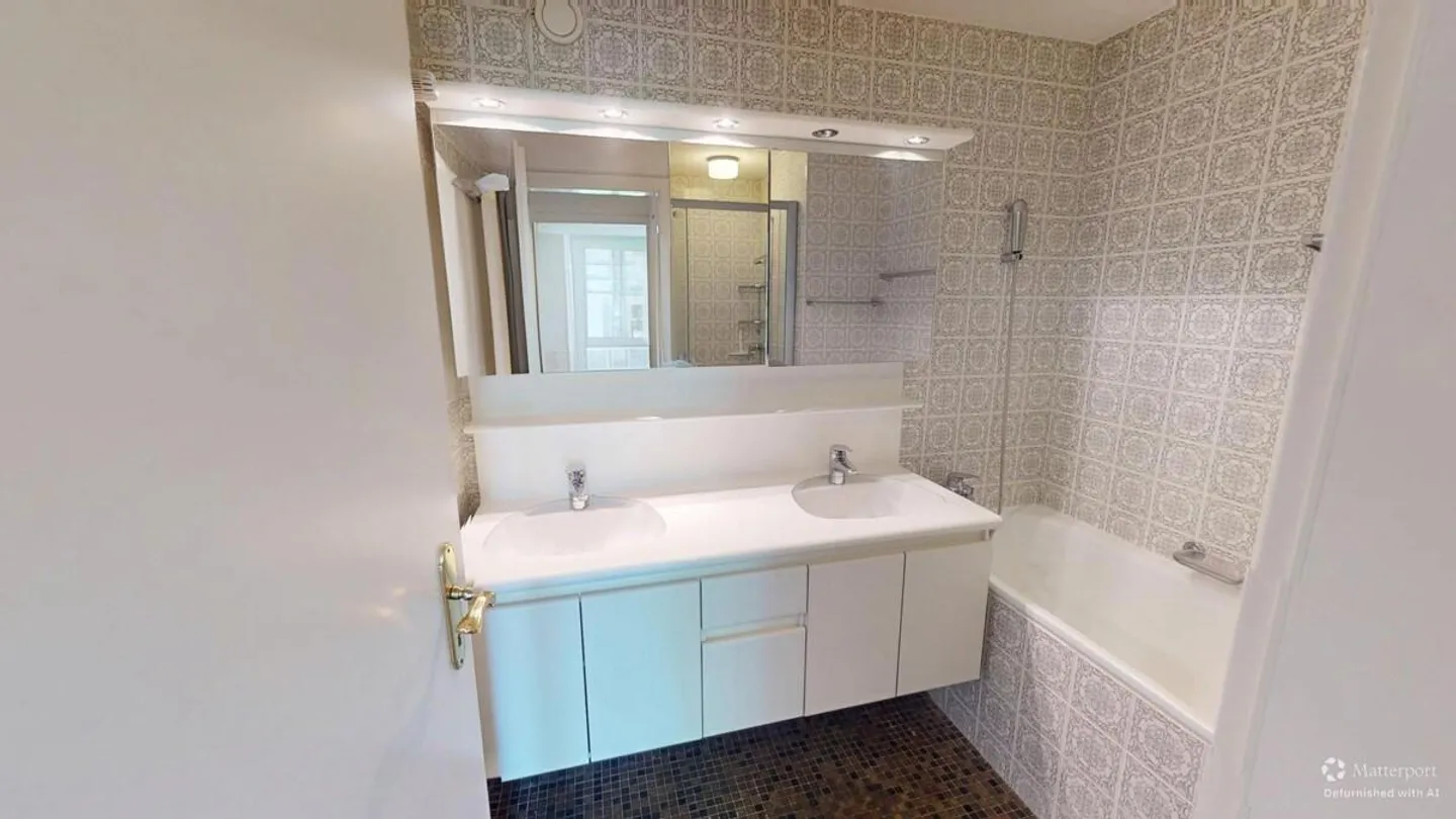 APPARTEMENT 5.5 CHAMBRES AVEC VUE SUR LE VERDURE - Photo 5 sur 15