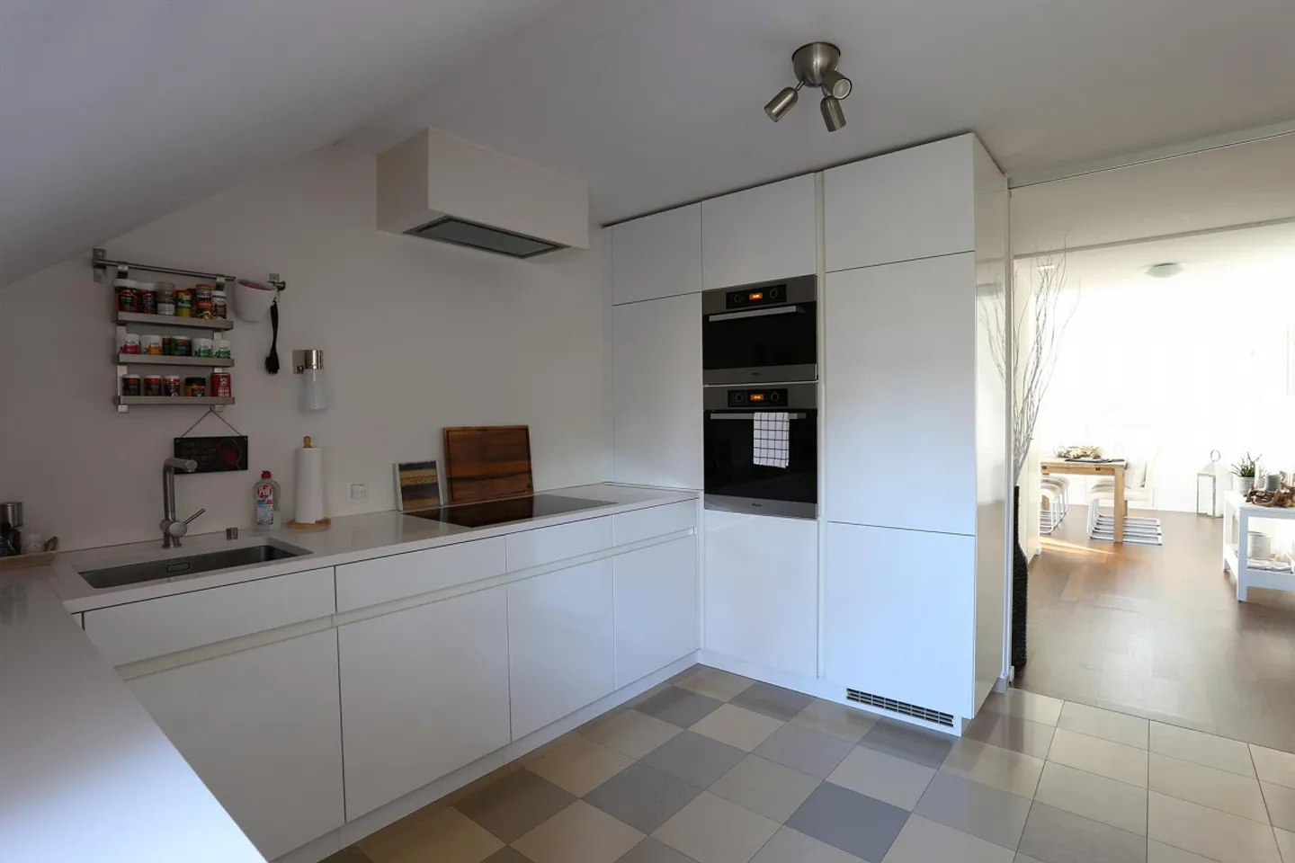 Geräumige 5-Zimmerwohnung in Basel - Foto 3 von 11