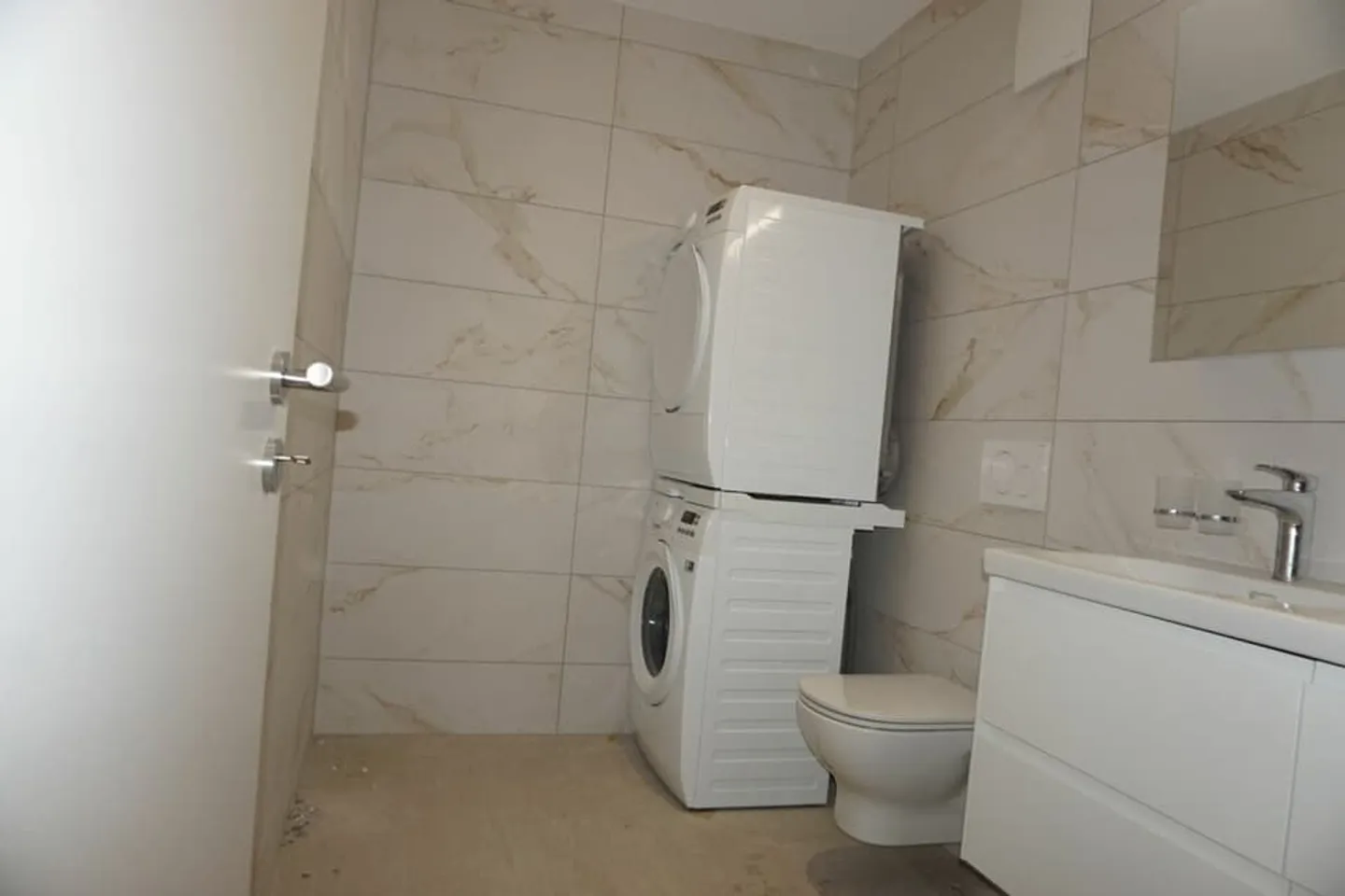 Appartement de 4,5 pièces - Surface nette de 100 m2 - Terrasse de 45 m2 - orient - Photo 8 of 12