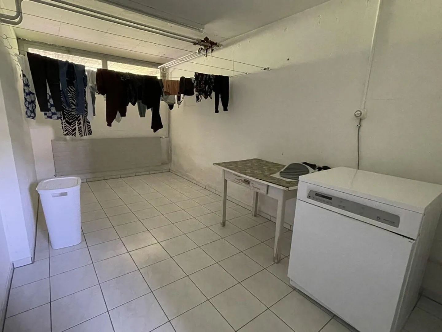 APPARTEMENT 5.5 CHAMBRES AVEC VUE SUR LE VERDURE - Photo 13 sur 15