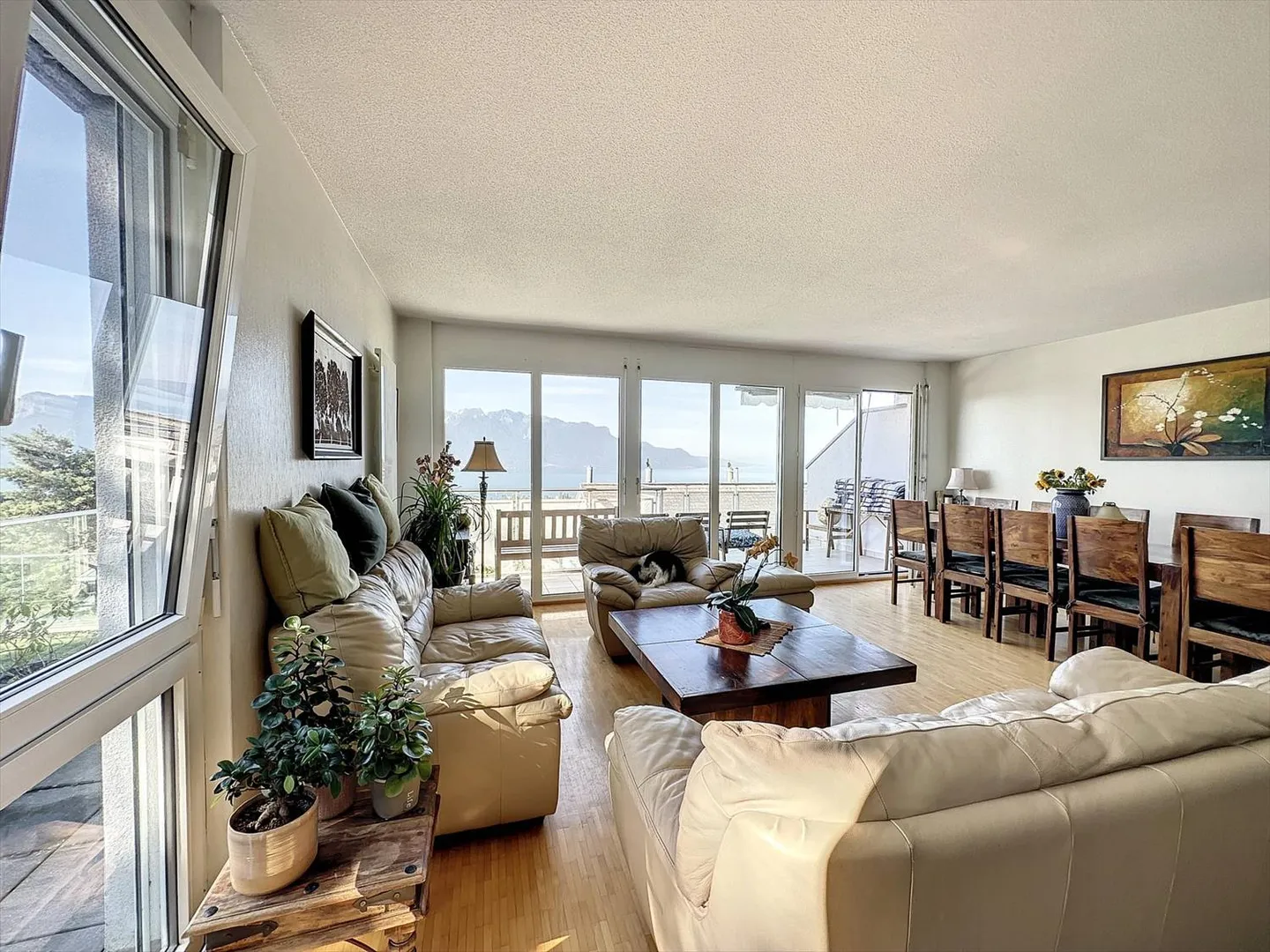 Semi-detached house with 5.5 rooms, with panoramic views of the lake and the Alps - Photo 3 of 13