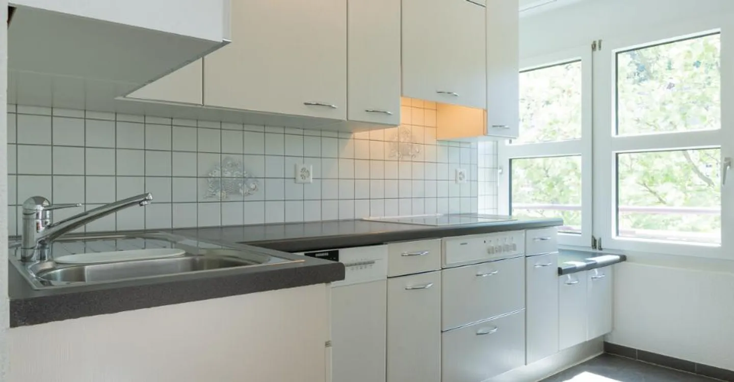 Spacious 4.5-room apartment with studio in an ideal location in Visp - Photo 4 of 11