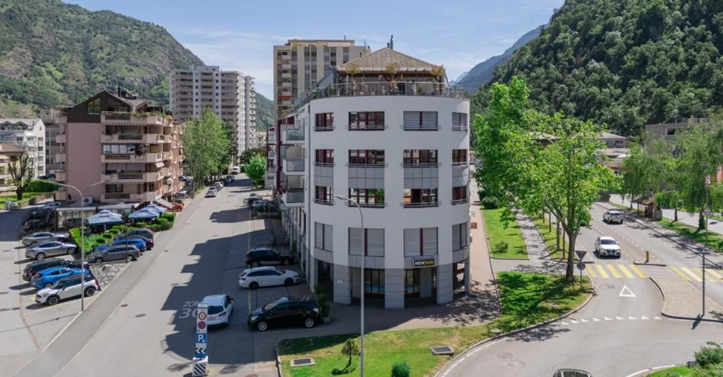 Spacious 4.5-room apartment with studio in an ideal location in Visp - Photo 1 of 11