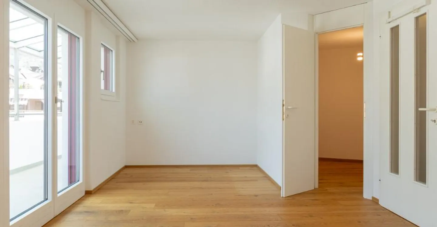 Spacious 4.5-room apartment with studio in an ideal location in Visp - Photo 6 of 11