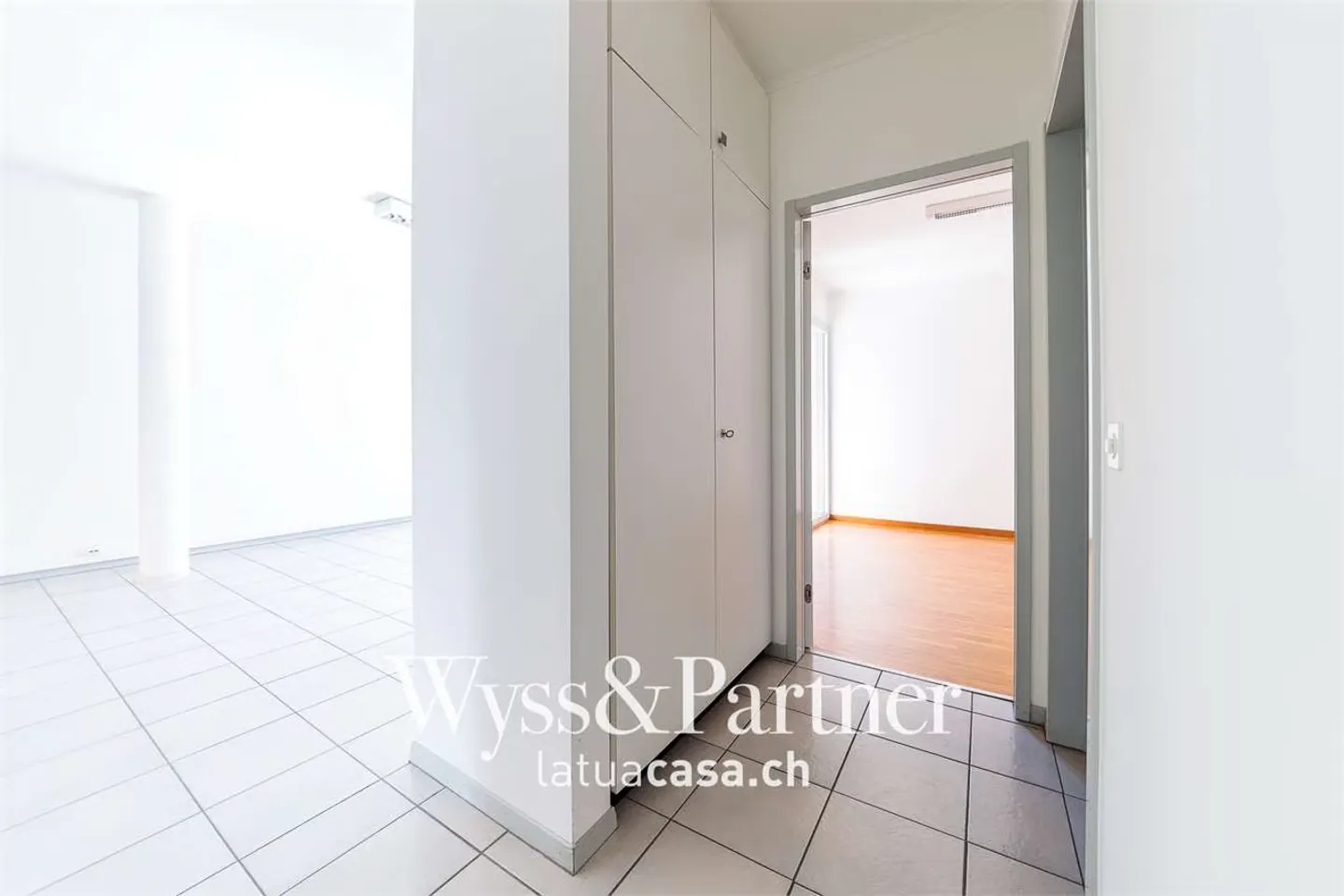 Chiasso center - bright 3.5 rooms - Photo 6 of 13