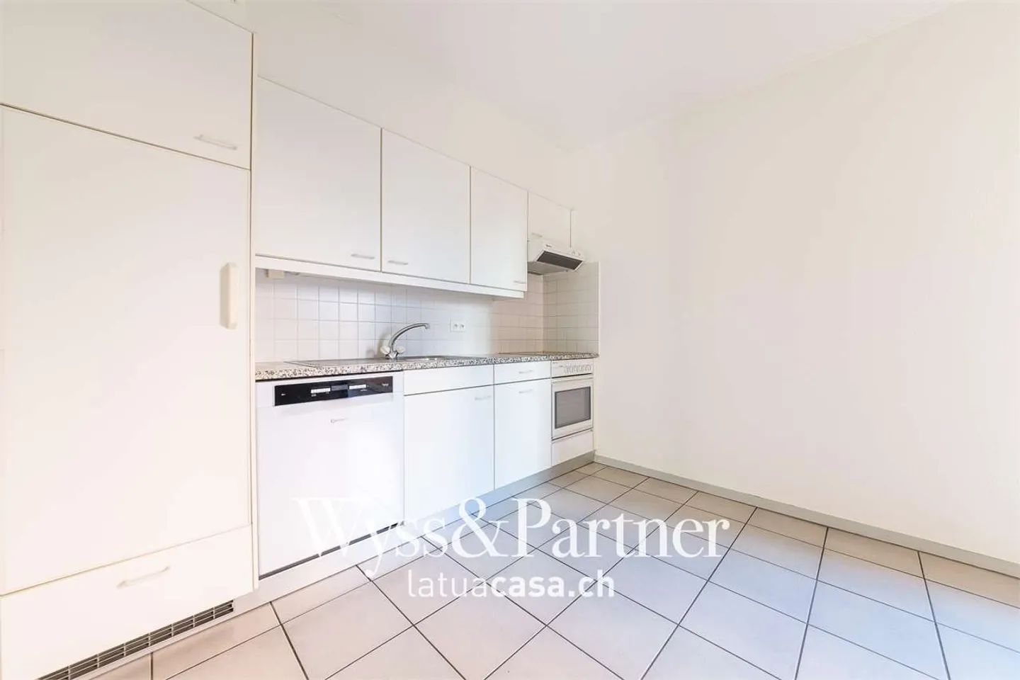 Chiasso center - bright 3.5 rooms - Photo 8 of 13