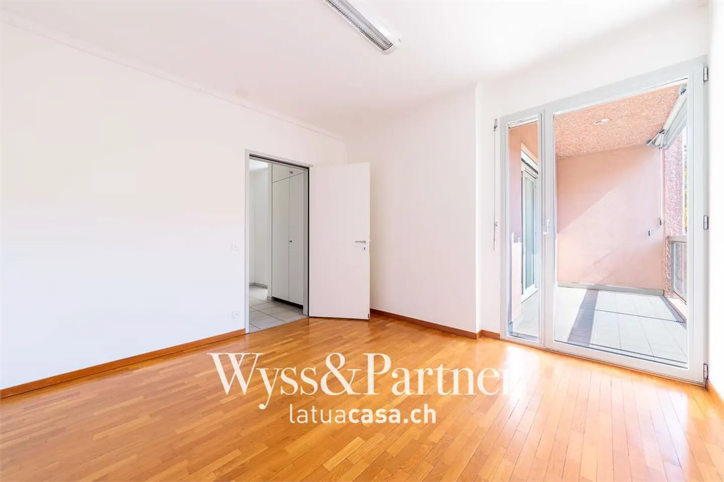 Chiasso center - bright 3.5 rooms - Photo 13 of 13