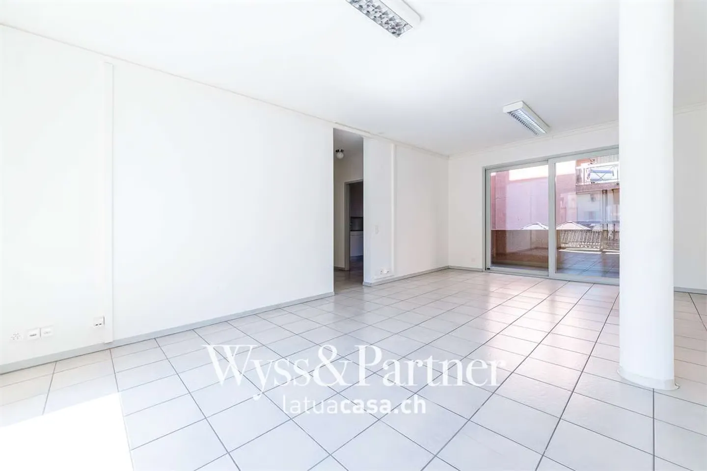 Chiasso center - bright 3.5 rooms - Photo 3 of 13