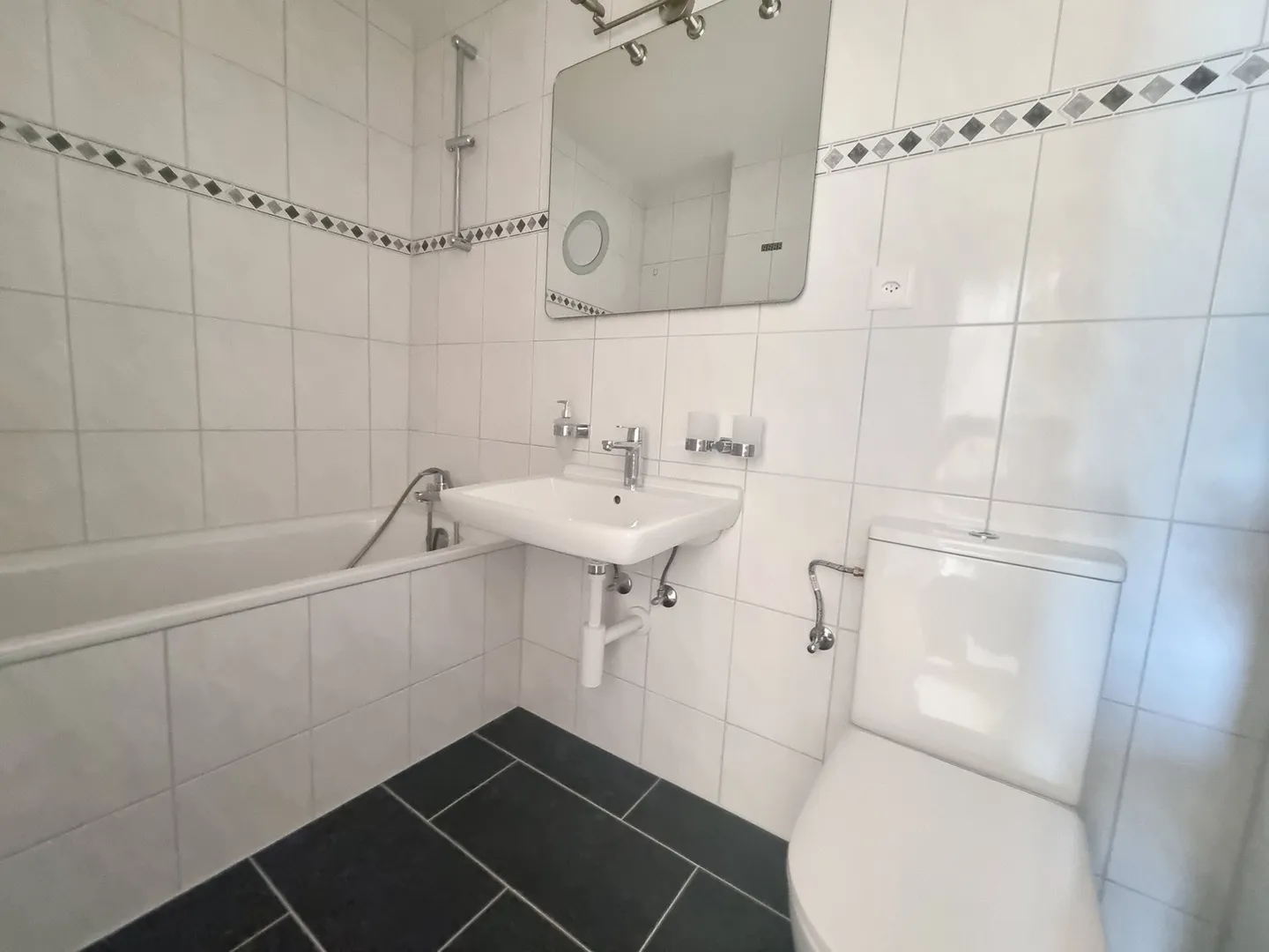 Apartment for rent - Photo 6 of 9