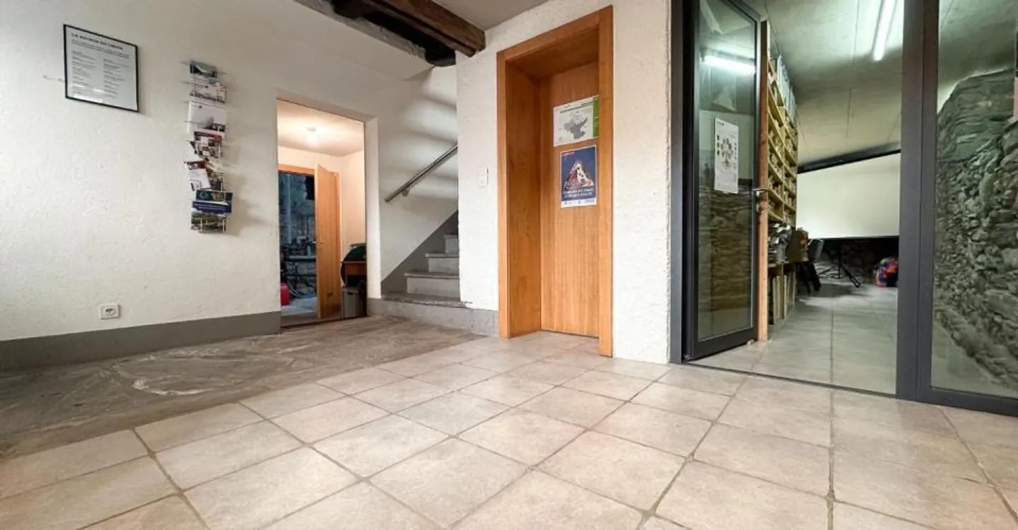 Village house with 6.5 rooms in Sembrancher - Photo 2 of 12