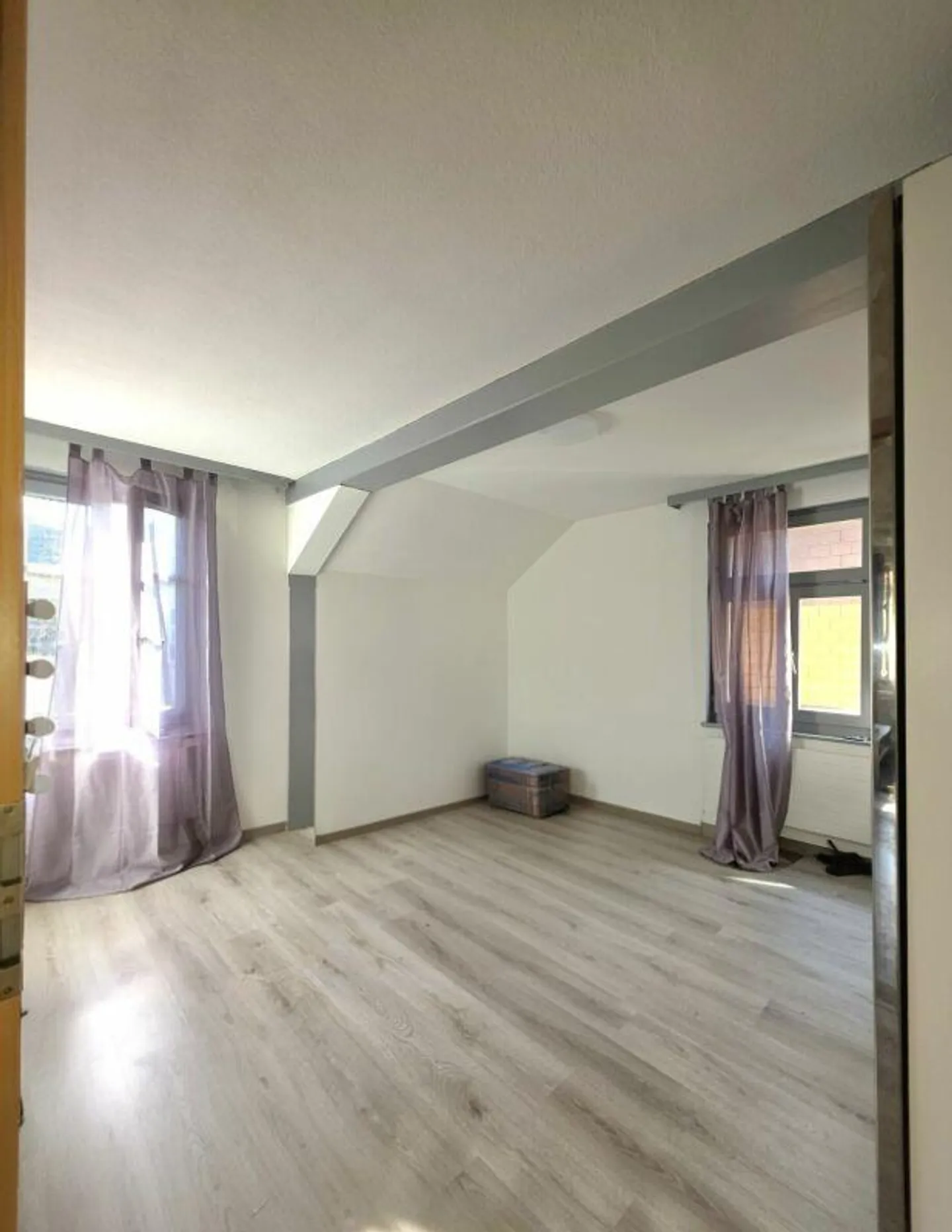 Freistehendes Einfamililenhaus mit je einer Wohnung pro Stockwerk und Bauparzelle - Foto 12 di 16